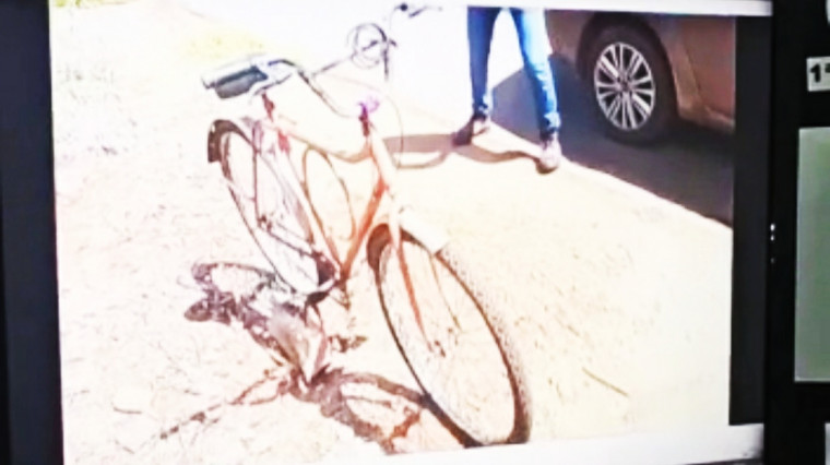 O autor usou uma bicicleta para ir até o local dos crimes