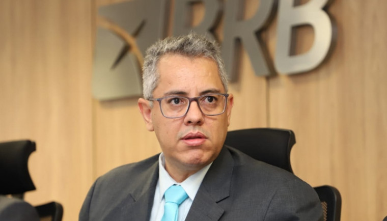 Secretário de Estado da Fazenda, Júlio Edstron, na sede do BRB em Brasília