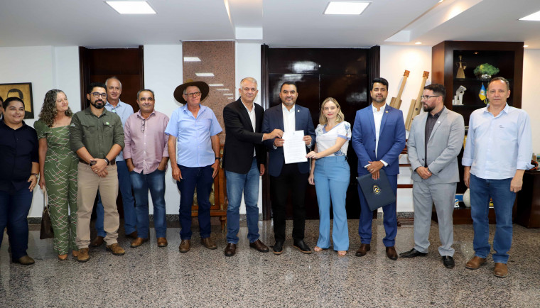 Assinatura ocorreu no gabinete do Palácio Araguaia José Wilson Siqueira Campos
