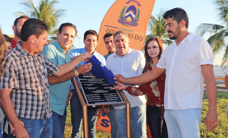 Autoridades políticas prestigiam entrega de obras do Governo do Tocantins em Barrolândia