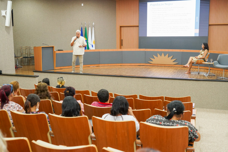 Curso deve capacitar cerca de 400 profissionais