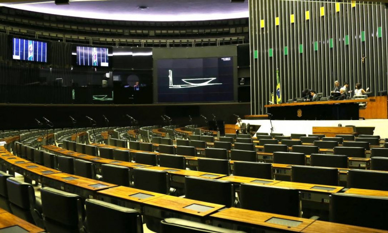 Deputados atuarão na Câmara em Brasília