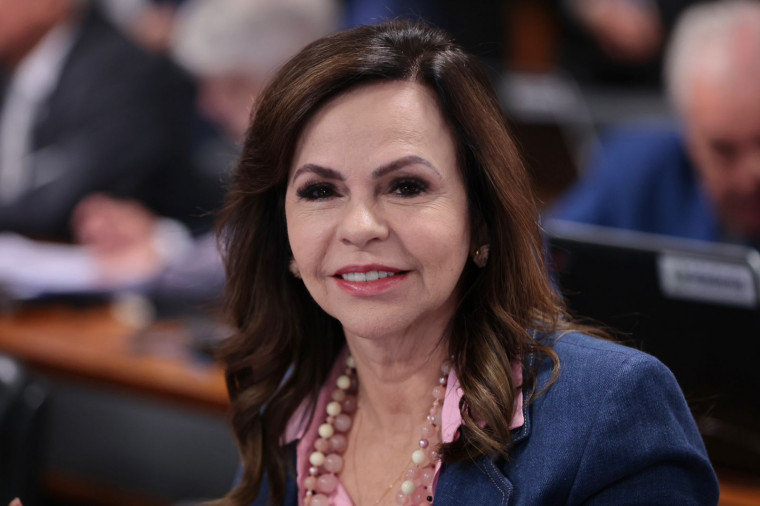 Senadora Professora Dorinha.