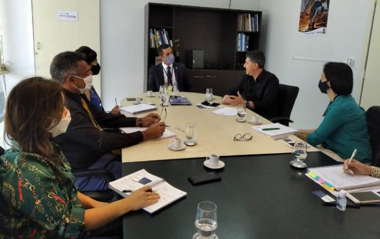 Diretores da Sics apresentam potencial do Tocantins ao diretor da empresa Rodosul