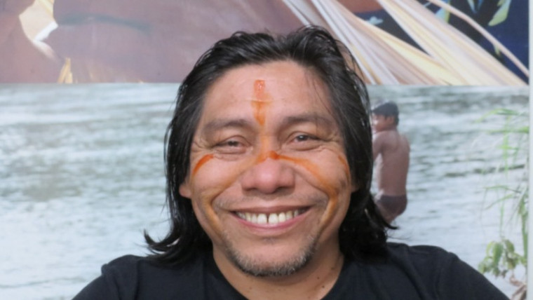 Premiado internacionalmente, Daniel Munduruku é um grande escritor indígena engajado na disseminação da cultura e literatura dos Povos Originários