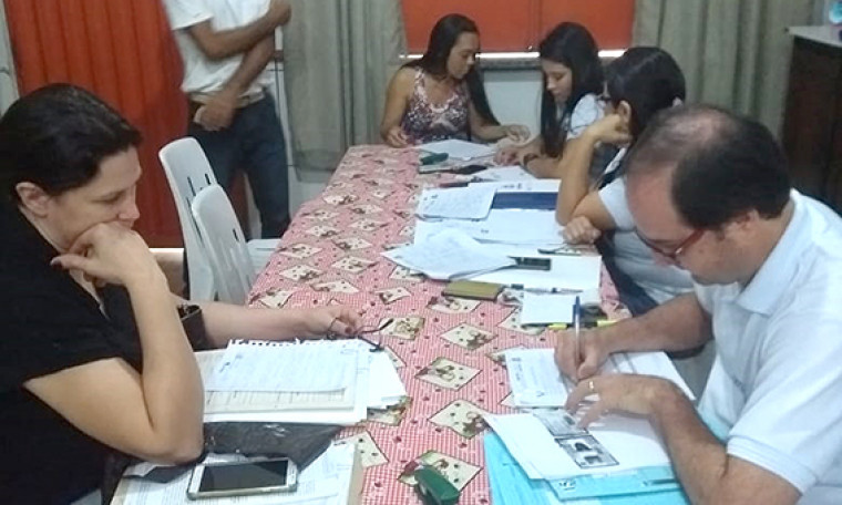 Assinatura de títulos das prioridades das Famílias da Vila Norte e Vila Piauiense em Araguaína