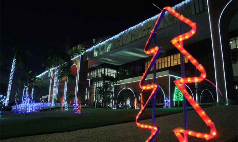 Decoração natalina no Palácio Araguaia