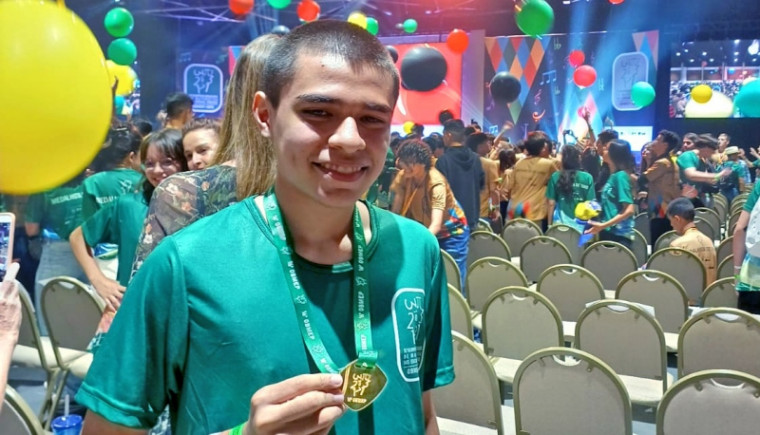 Gabriel com a sua segunda medalha de ouro