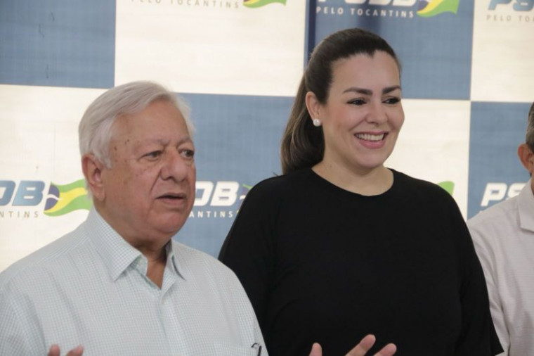 Carlos Braga ao lado de Cinthia Ribeiro, presidente estadual do PSDB.