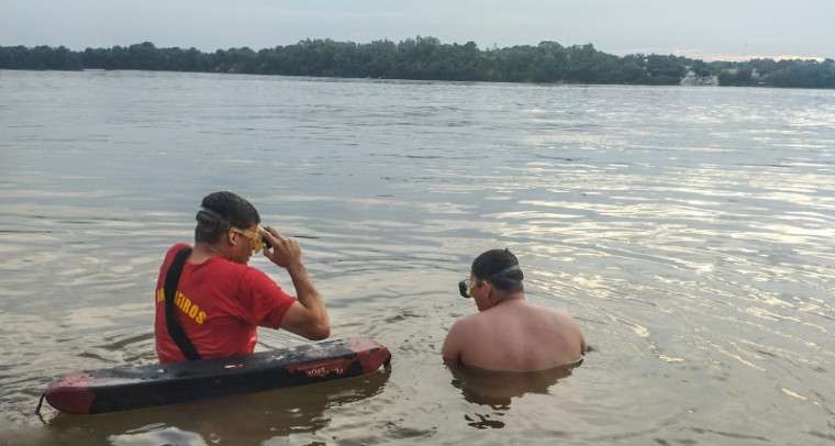 Bombeiros realizam busca no rio Tocantins