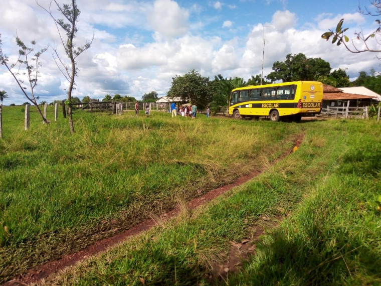 Transporte escolar dos alunos da zona rural