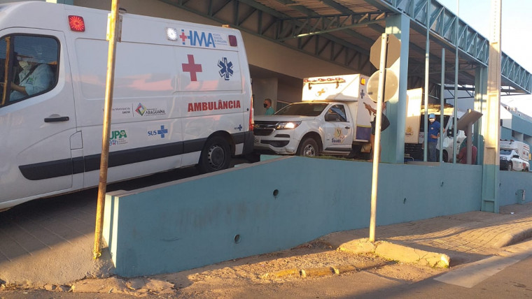Imagem que mostra fila de ambulâncias no HRA viralizou na internet