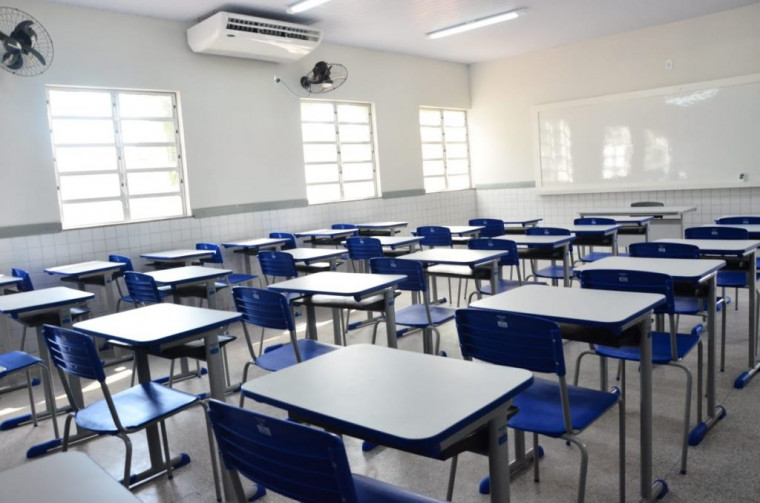 Sala de aula com ar condicionado.
