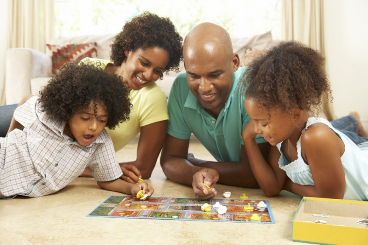 Brincar em casa com os filhos no período da folia, ótima pedida!
