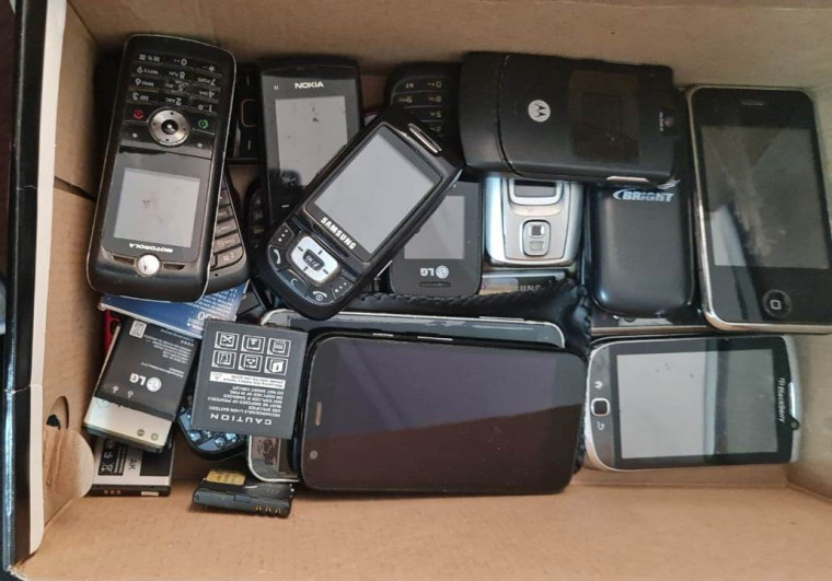 PF apreendeu vários celulares durante a operação