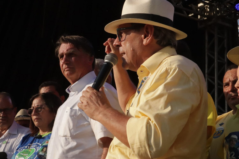 Dimas ao lado de Bolsonaro durante evento político no Bico do Papagaio.
