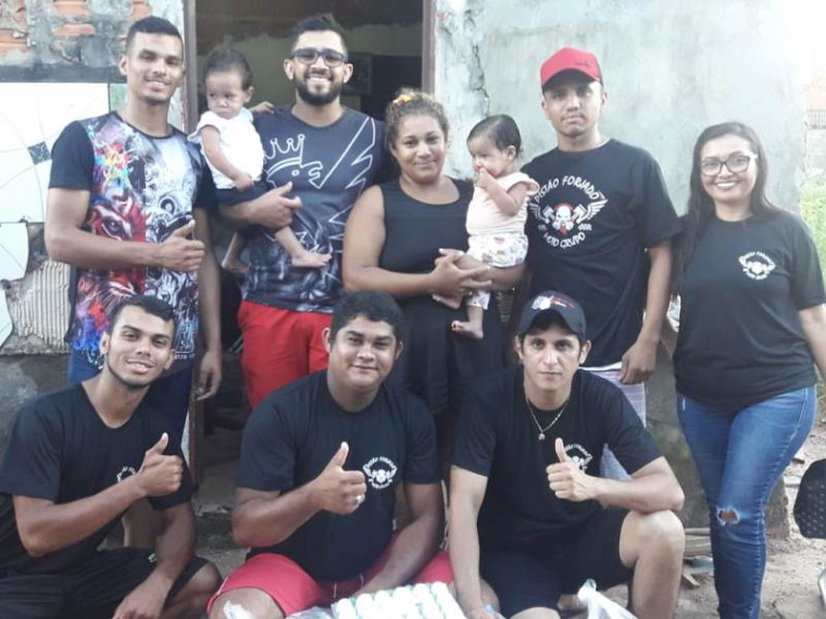 Família ajudada por jovens de Araguaína