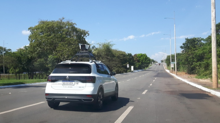 Carro inteligente fotografando buracos nas ruas de Palmas