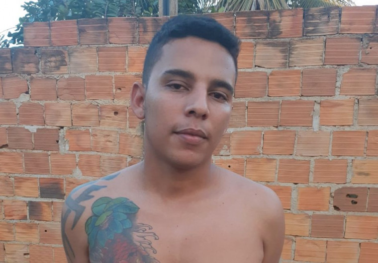 honata Rodrigues Silva, de 24 anos, vulgo ‘Nego do Santa Bárbara’ fio preso após denúncia anônima