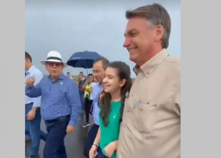 Dimas e prefeito Wagner Rodrigues recebem Bolsonaro no Aeroporto de Araguaína