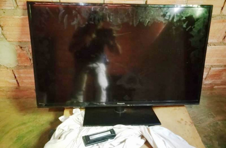 Televisão encontrada na residência da vítima
