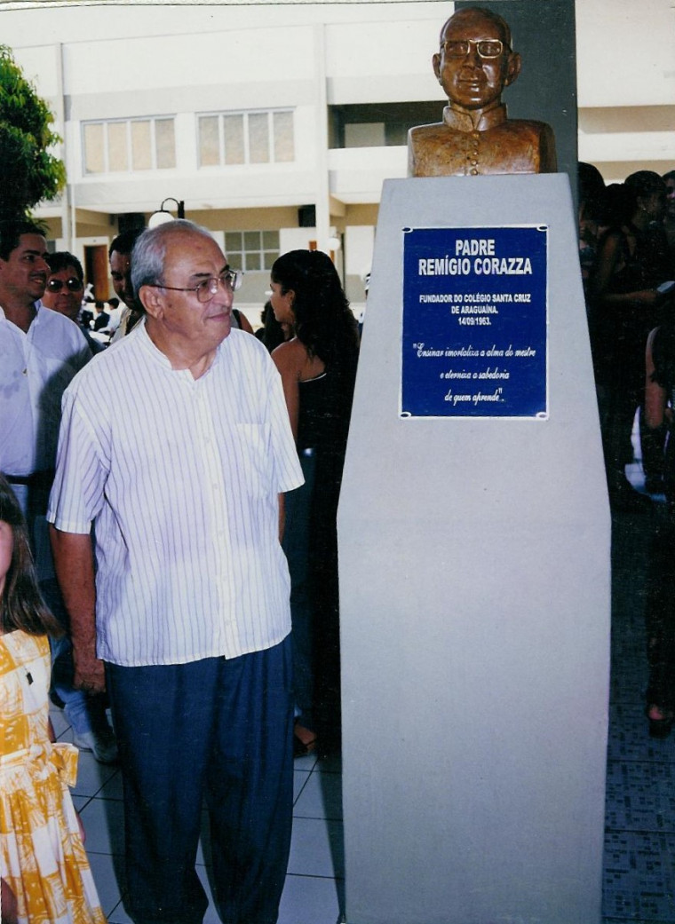 Padre Remígio inaugurando ala do Colégio Santa Cruz
