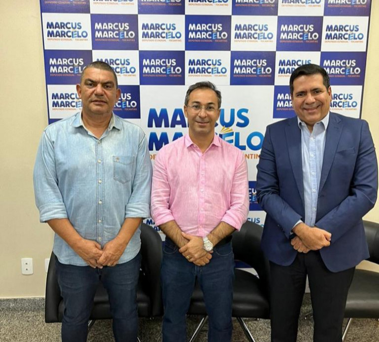 Vereador Gideon Soares ao lado do prefeito Wagner Rodrigues e do deputado Marcus Marcelo