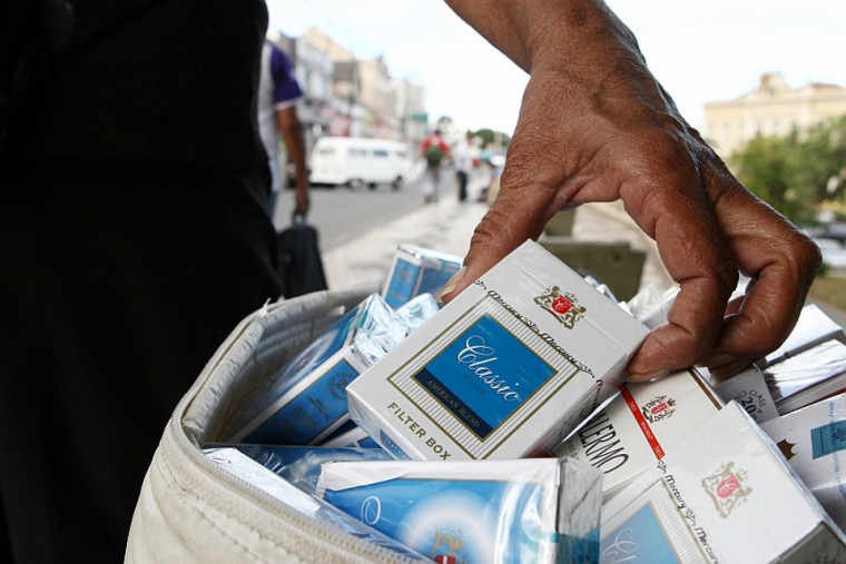 Cigarro contrabandeado do Paraguai