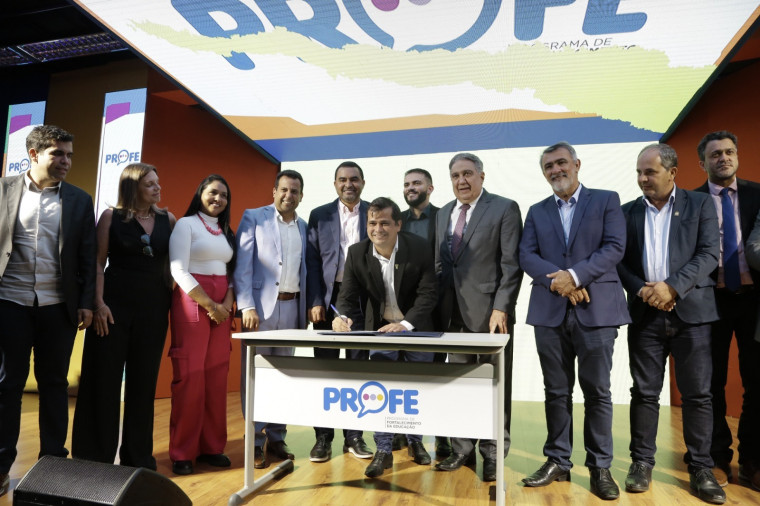Assinatura do PROFE, em Palmas.