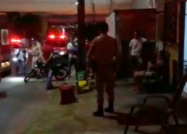 O atentado aconteceu no Bairro São João no início da noite dessa segunda-feira (17)