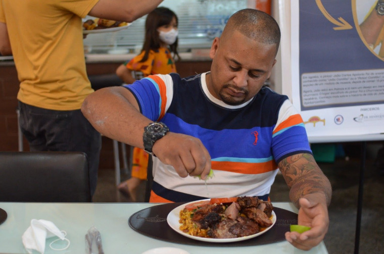 João Comilão almoçou na Churrascaria Portal do Sul e depois fez um check-up na saúde