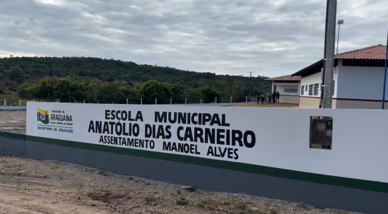 Escola Municipal Anatólio Dias Carneiro no Assentamento Manoel Alves