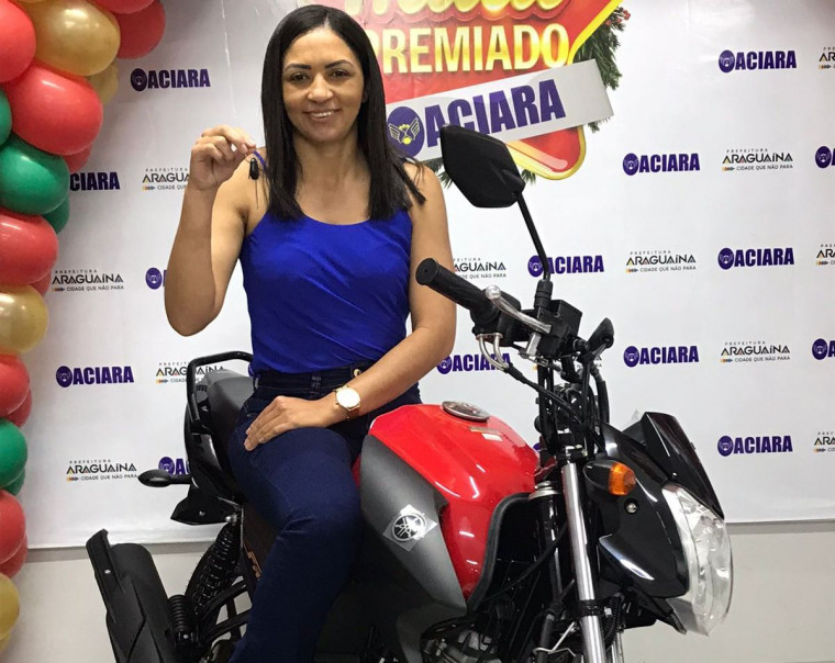 Antônia Almeida, ganhadora de uma motocicleta