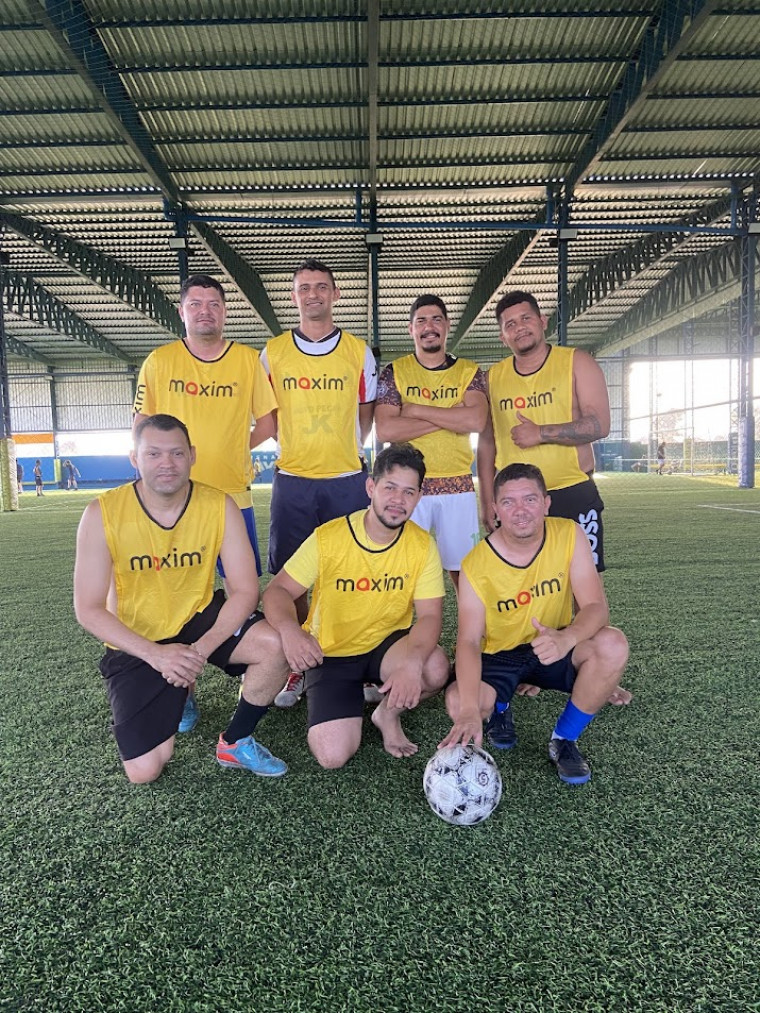 Um dos times do torneio de futebol.