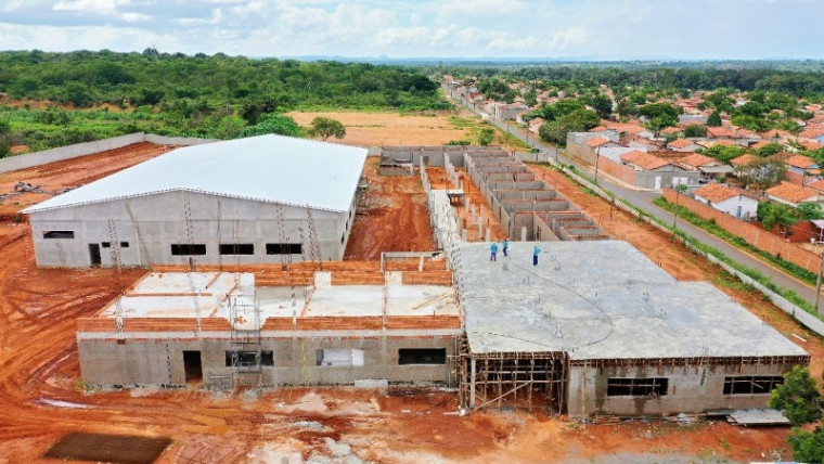 Escola em construção na na Vila Azul