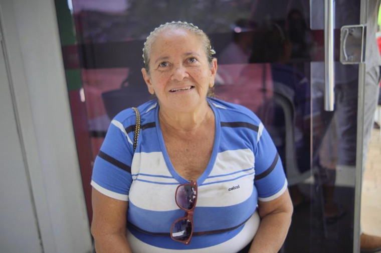 Aos 64 anos, a dona de casa Maria Soares esteve entre as moradoras beneficiadas