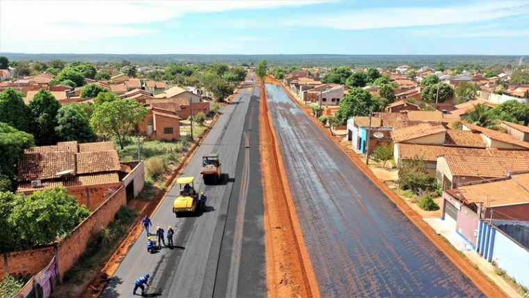 Pavimentação da Avenida Wanderson Araújo está sendo concluída nesta semana
