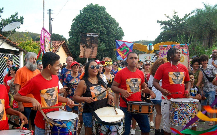 Cortejo de Carnaval de rua em Taquaruçu.