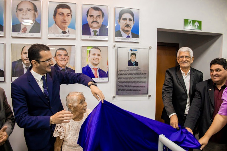 Nova galeria de ex-presidentes da Câmara inaugurada em Araguaína.