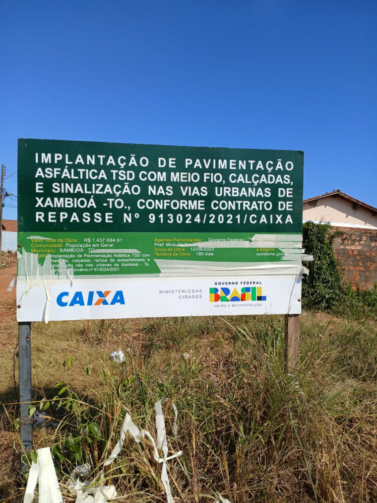 Fitas estavam cobrindo as informações da placa