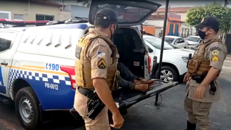 Suspeito de matar homem esfaqueado em Augustinópolis preso pela PM.