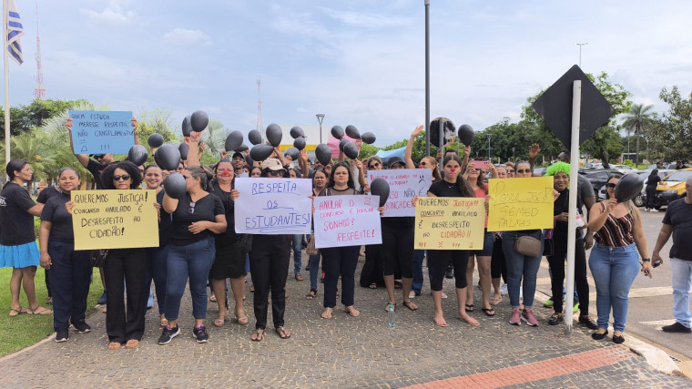 Manifestação de aprovados no concurso da Educação de Palmas