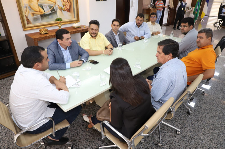 Reunião no Palácio Araguaia do grupo do deputado Alexandre Guimarães com o governador Wanderlei