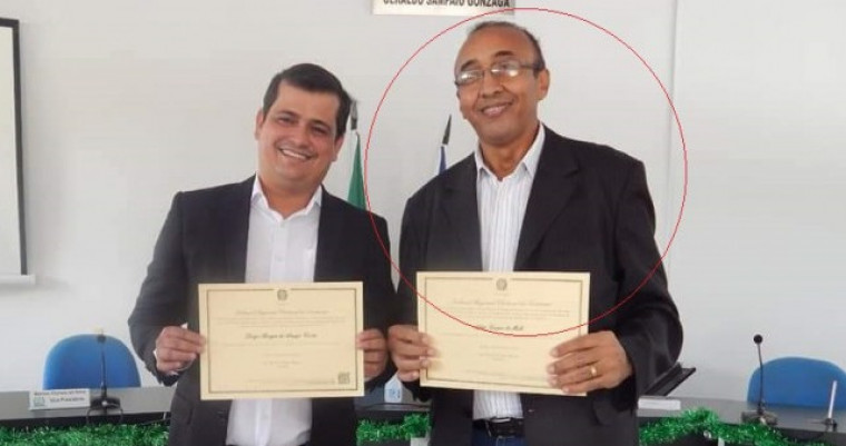 Prefeito Diogo Fernandes ao lado do vice, Professor Adão