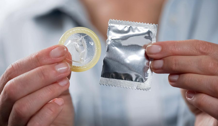 SES distribuiu preservativos para reforçar cuidados durante a temporada de praia