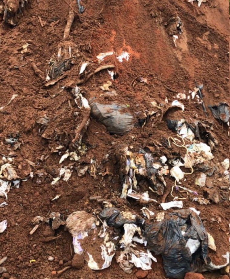 Lixo estava enterrado a cerca de 300 metros da BR-153