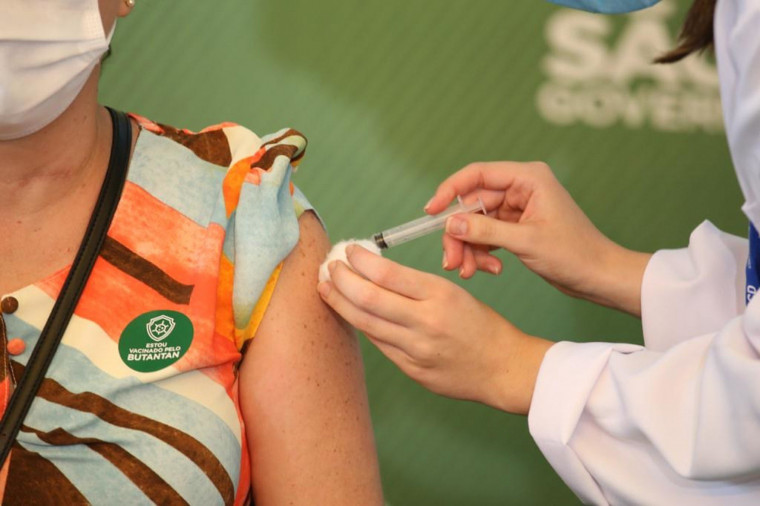 Vacinação começará hoje, disse o governador Mauro Carlesse