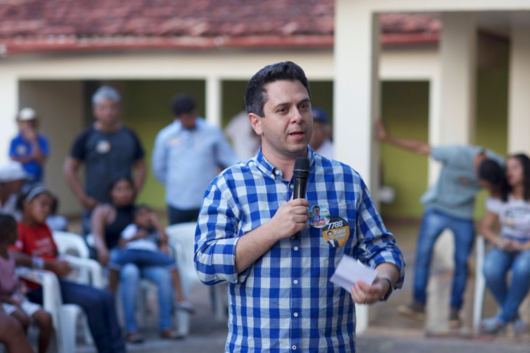 Tiago Dimas em campanha no interior do Estado