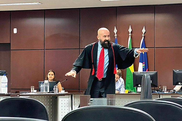 Promotor de Justiça Guilherme Deleuse relembrou a história do crime.
