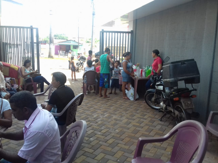 Moradores do Setor Alto Bonito esperam prefeito Ronaldo Dimas